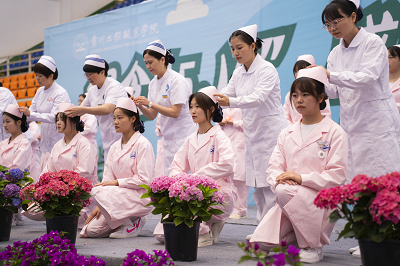 我们的护士 我们的未来——四影虎院8844mc成功举办5·12国际护士节活动暨授帽仪式(图5)